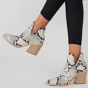ZBY Chic Snakeskin Ankle Booties. Excellent Condition Size 7